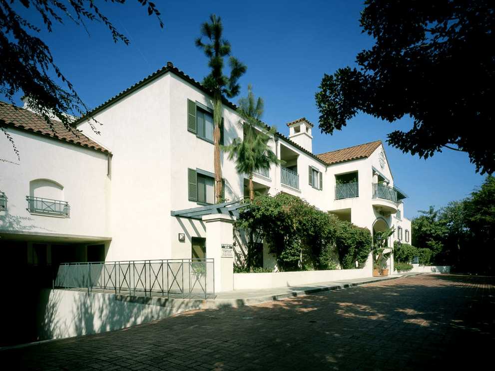 Carson Gardens Apartments