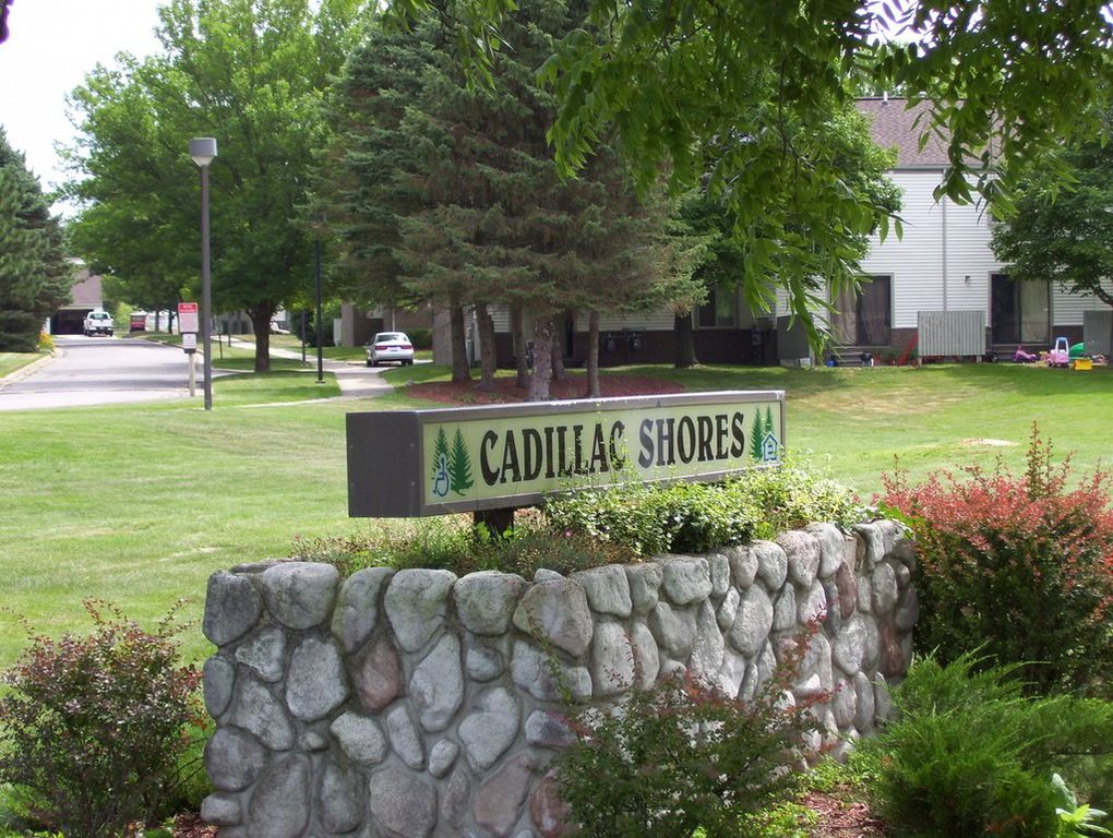 Cadillac Shores Apartments