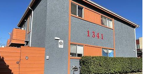 1341 W 37th Pl Apartments