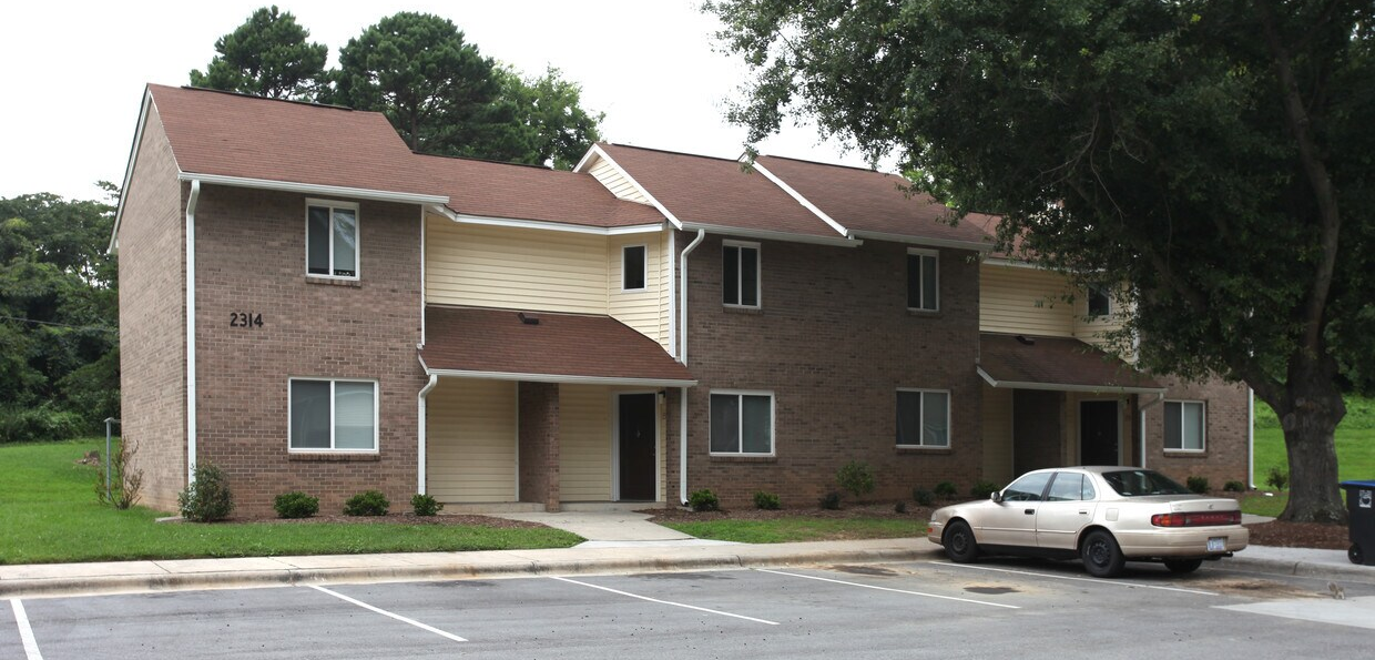 Laurence Manor Apartments