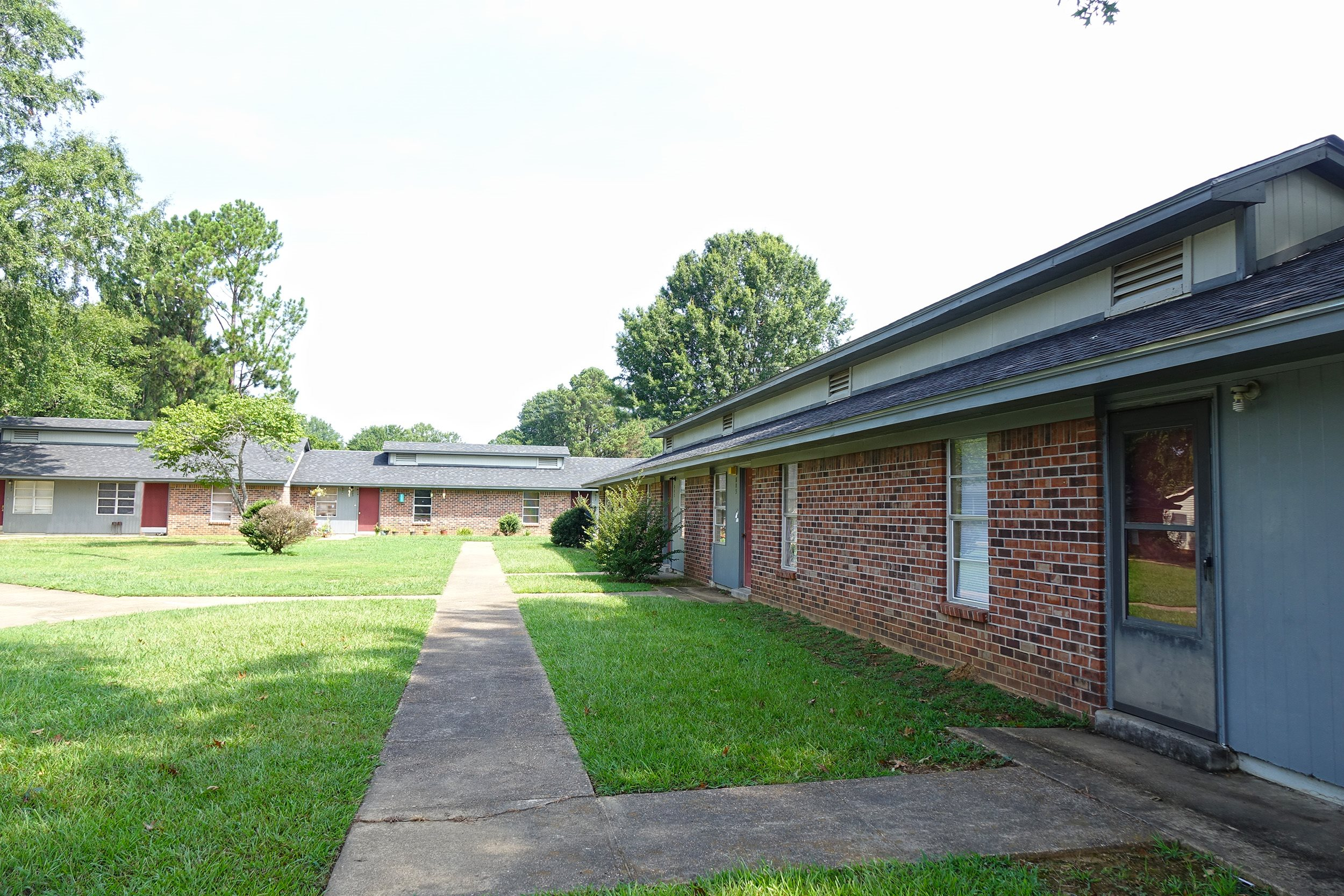 Eastview Apartments Low 100 Eastview St, Baldwyn, MS 38824