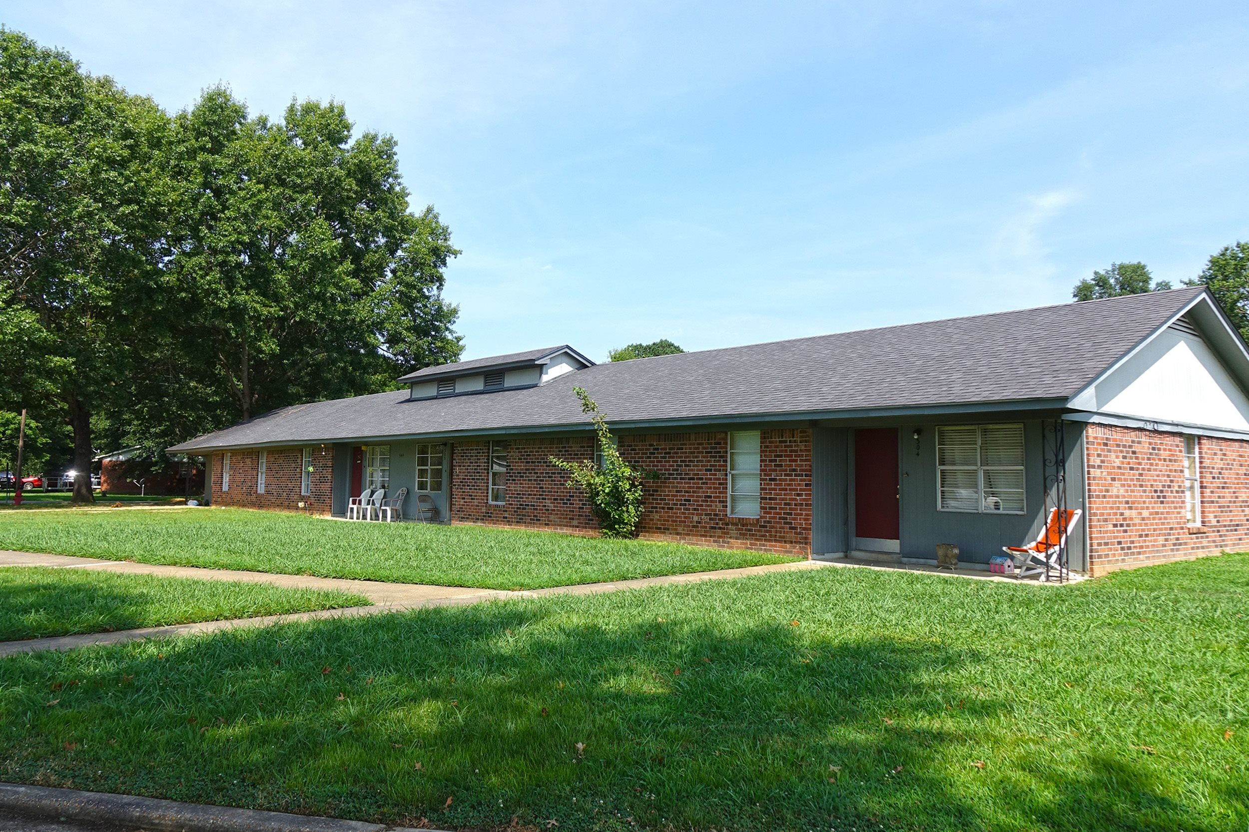 Eastview Apartments Low 100 Eastview St, Baldwyn, MS 38824