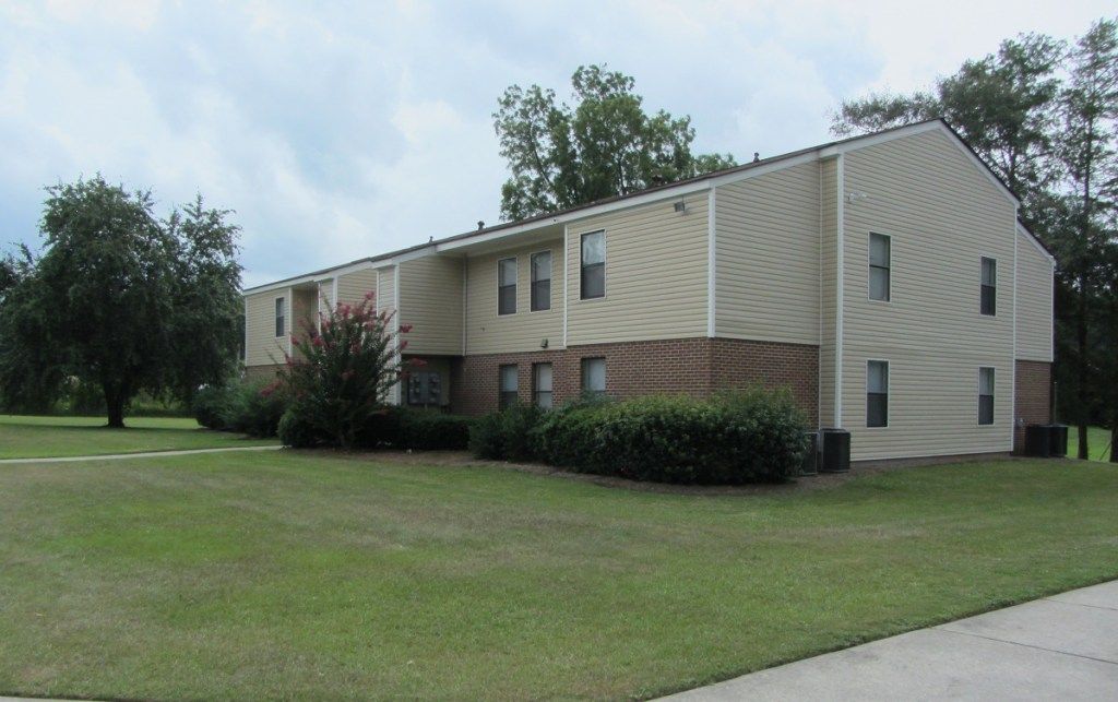 Georgian Woods Apartments