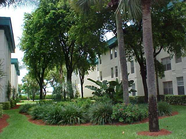 Cambridge Square of Lauderdale Lakes