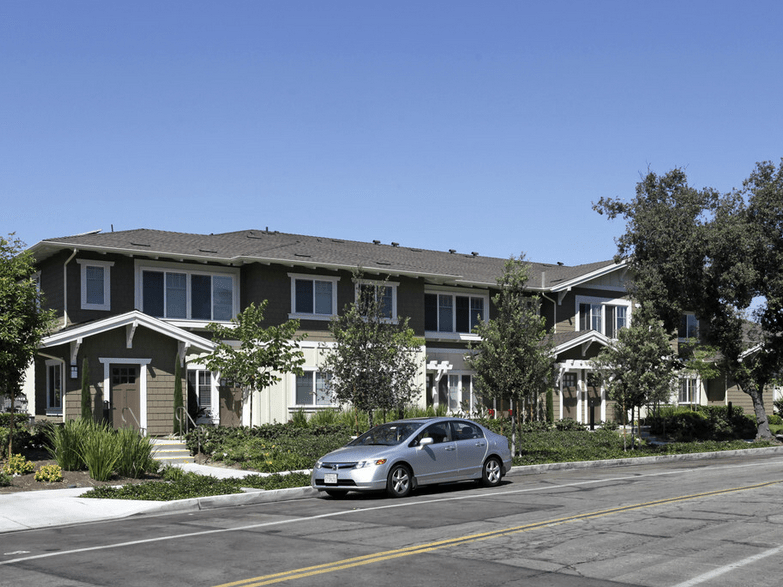 Greenleaf Apartment Homes, 2048 W Greenleaf Ave, Anaheim, CA 92801