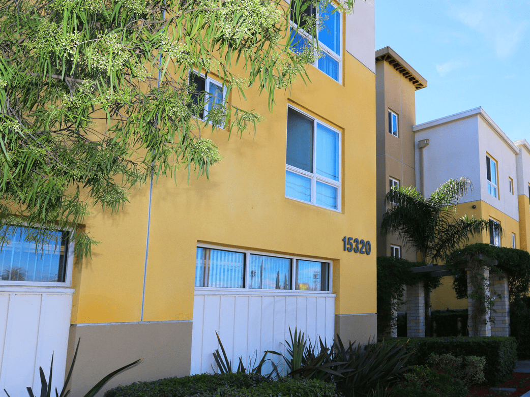 Rayen Apartments North Hills, 15215 Rayen St, North Hills, CA 91343