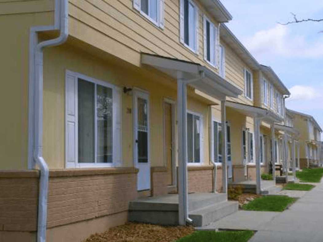 Paradise Plaza Apartments and Townhomes