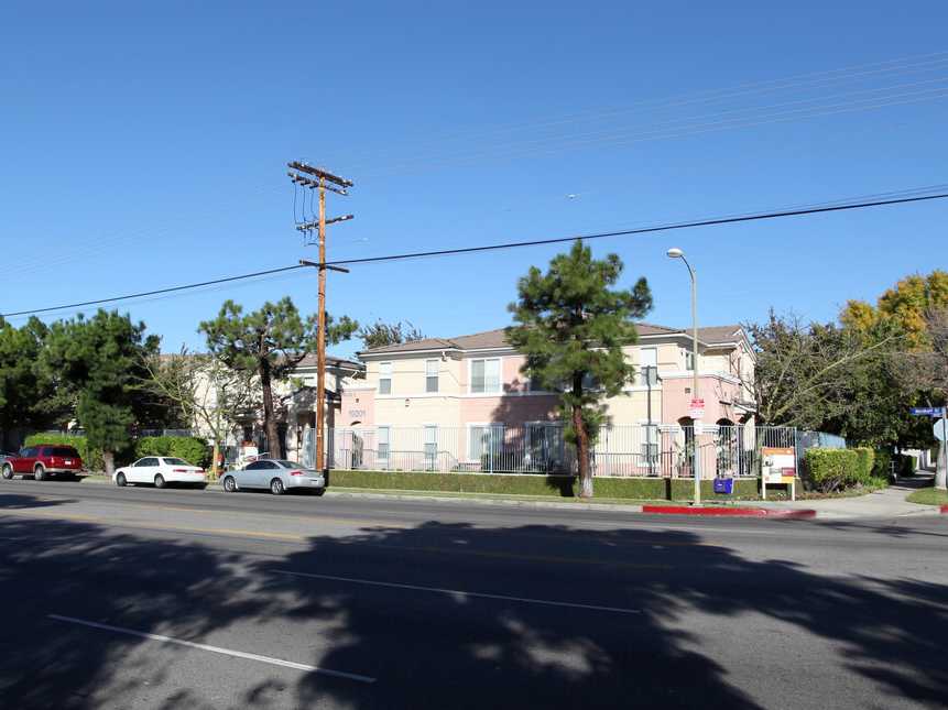 Ashwood Court Apartments - Los Angeles Housing Partnership