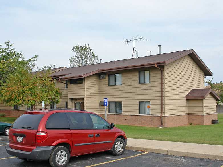 Woodside Apartments - WI