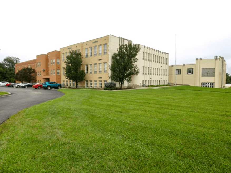 tyson school apartments 100 s high street versailles in 47042