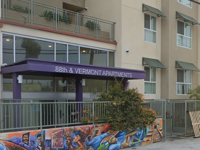 88th & Vermont Affordable Apartments / Public Housing